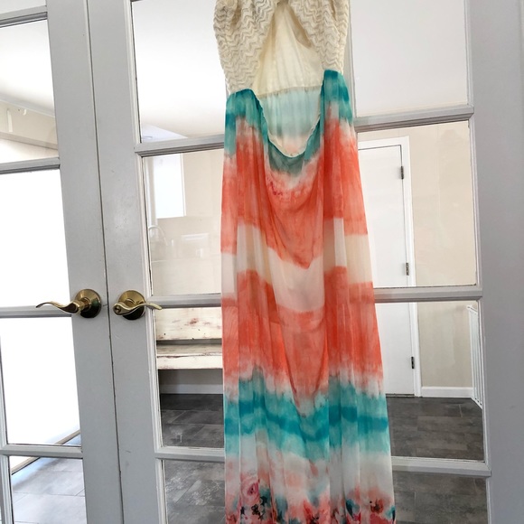 🎉SALE🎉Stunning Maxi dress - Picture 4 of 5